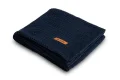 koc-dziergany-bawelna-kocyk-premium-100x80-cm-granatowy-02.jpg