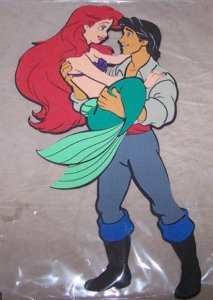 Mała syrenka w objęciach księcia