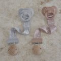 pol_po_Elodie-Details-Drewniana-zawieszka-do-smoczka-Monkey-Sunrise-Pink-30951_3.jpg